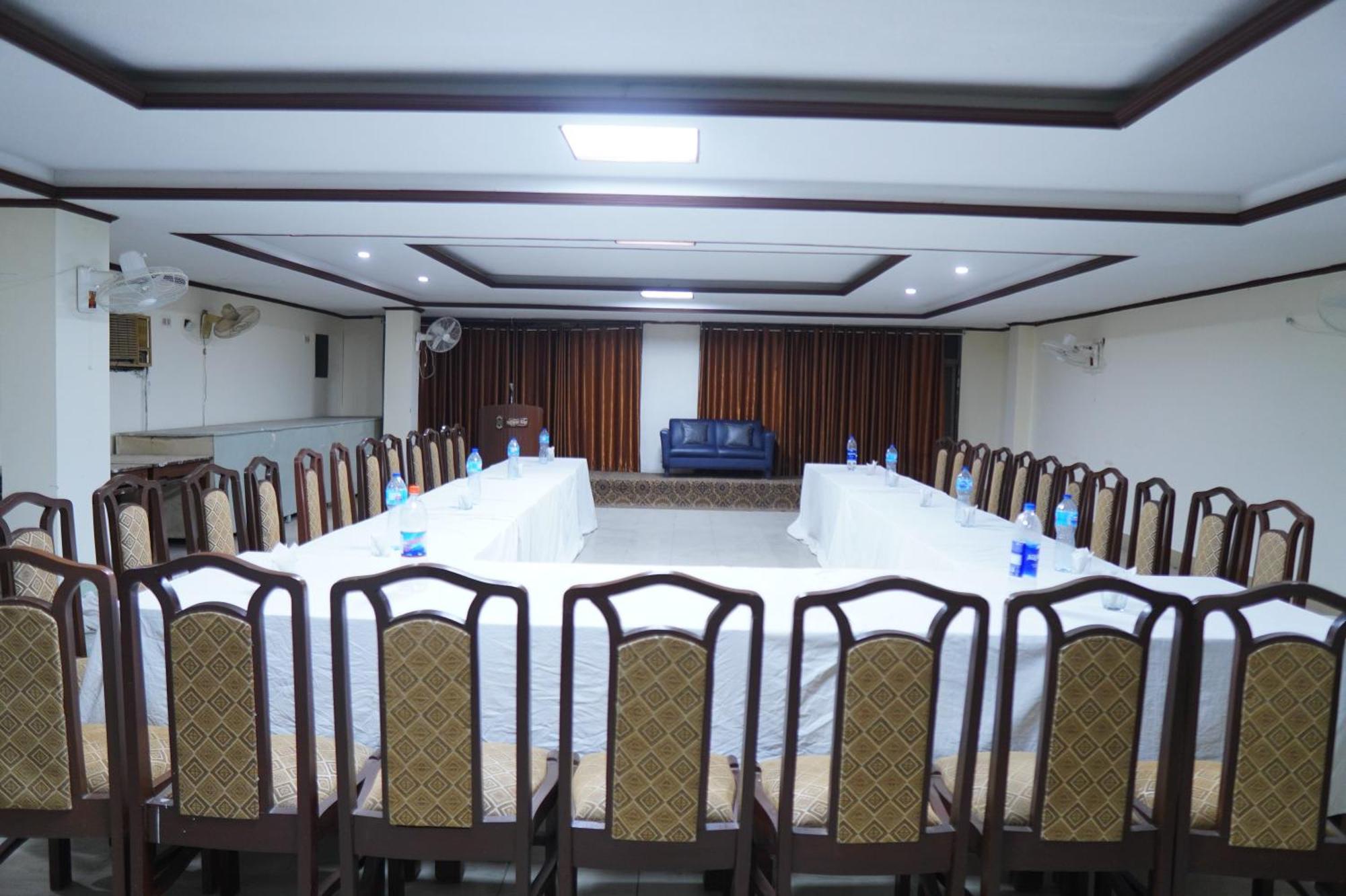 National Hotel Lahore Exterior foto