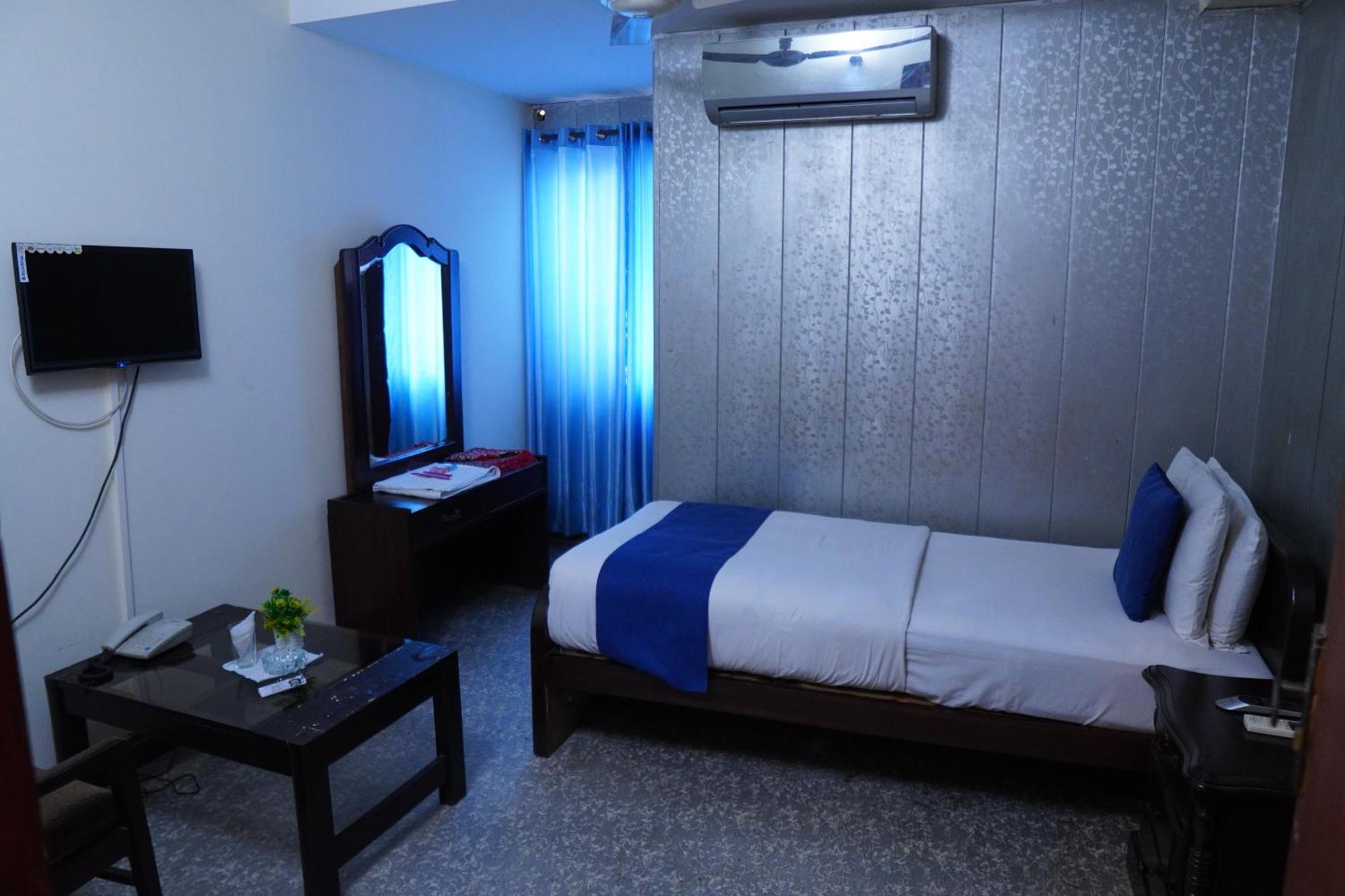 National Hotel Lahore Exterior foto
