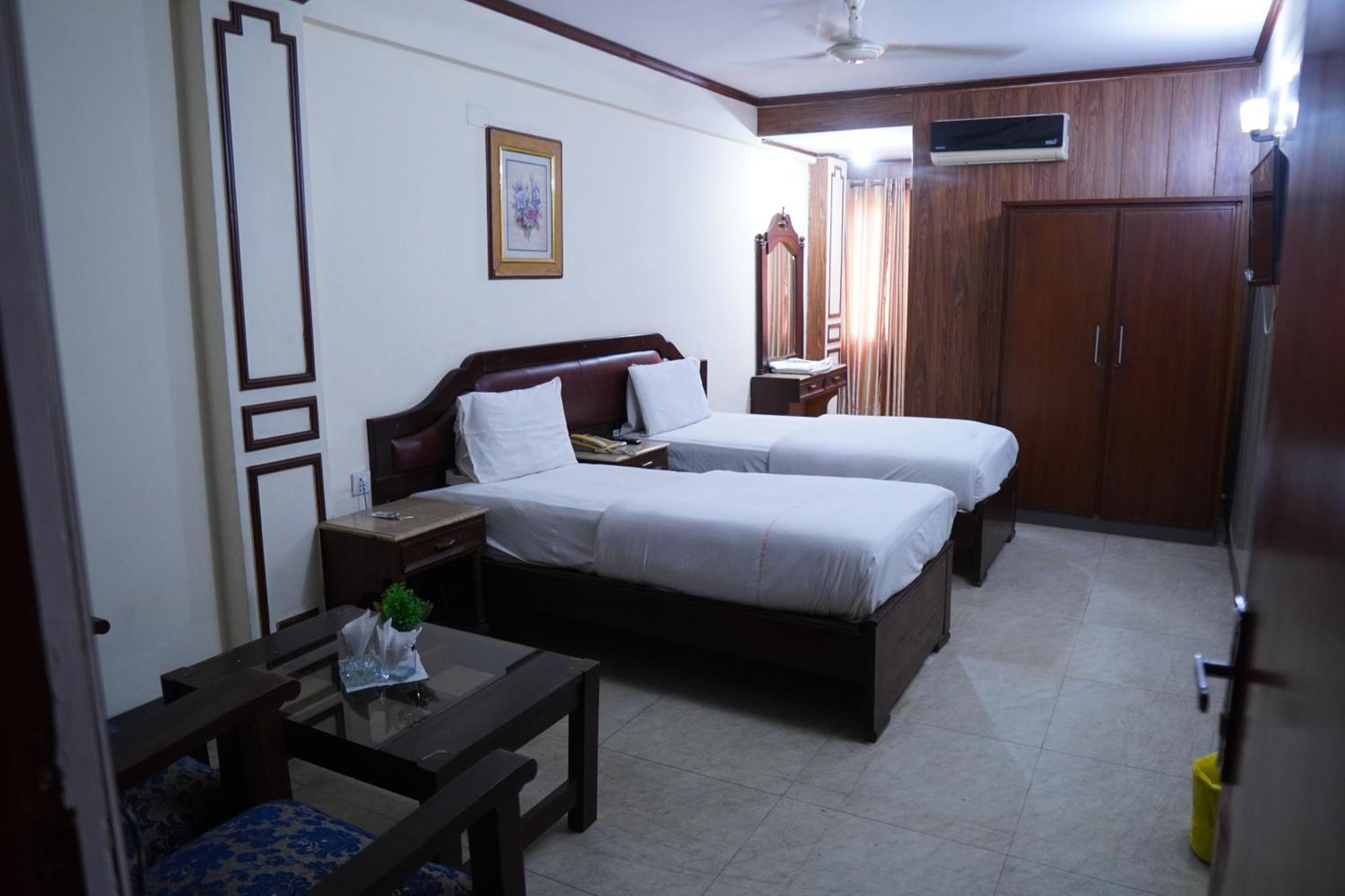 National Hotel Lahore Exterior foto